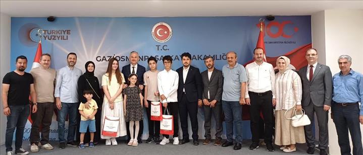 LGS ŞAMPİYONUMUZ KAYMAKAMIMIZ TARAFINDAN ÖDÜLLENDİRİLDİ